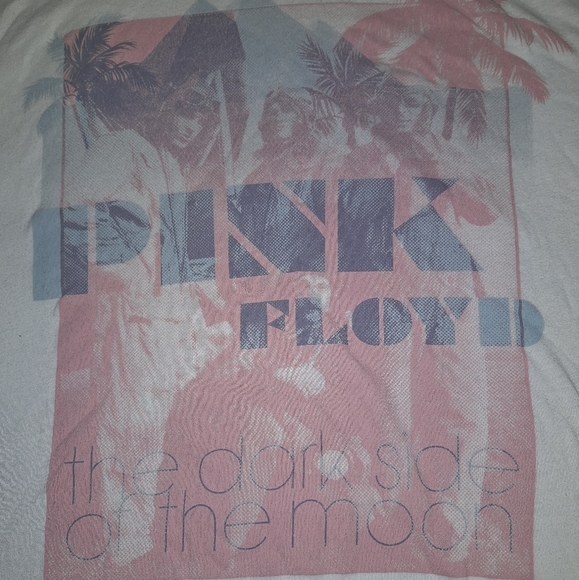 A Pink Floyd "The dark side of the moon" short sleeve t-shirt in a men's 2XL. - Picture 2 of 4